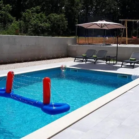 Sanivaro Mit Beheiztem Pool Und Whirlpool By Interhome Prázdninový dům